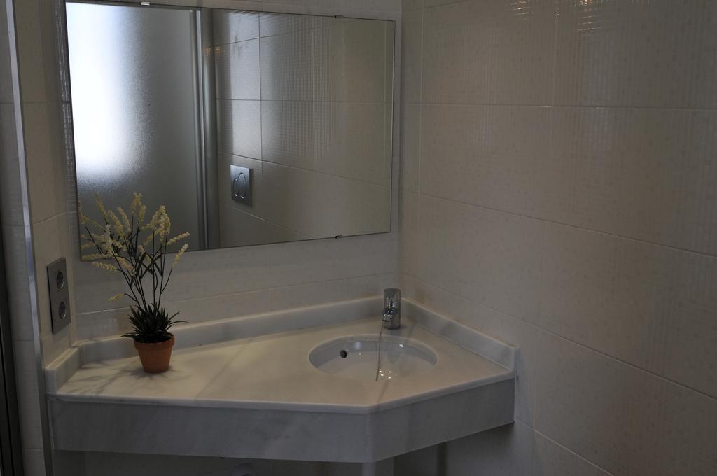 Hostal Tarifa -Recepcion Abierta Las 24H- Værelse billede